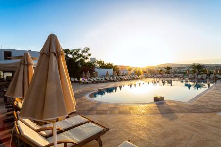 ROYAL ASARLIK BEACH HOTEL AND SPA Pools & Beach